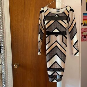 Beautiful Dress worn once, hugs your body and great for a dinner 💗